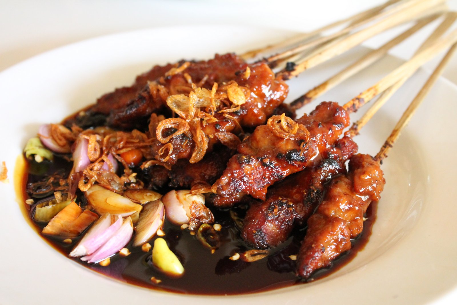 Sate Ayam Cak Soleh: Rasa yang Menggigit Jiwa di Jl. Juanda